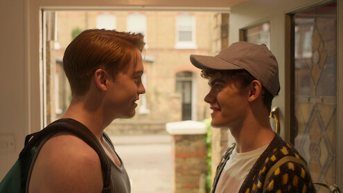 Joe Locke as Charlie wears a baseball cap in Season 3 of 'Heartstopper'