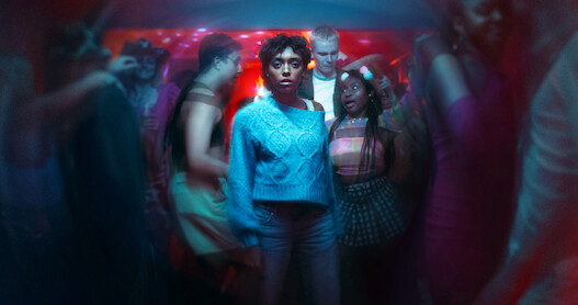 Sophie Wilde as Mia walks through a party in Season 1 of 'Everything Now.'