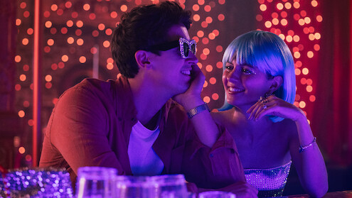 Tom Blyth as Alex and Emily Bader as Poppy in 'People We Meet on Vacation'