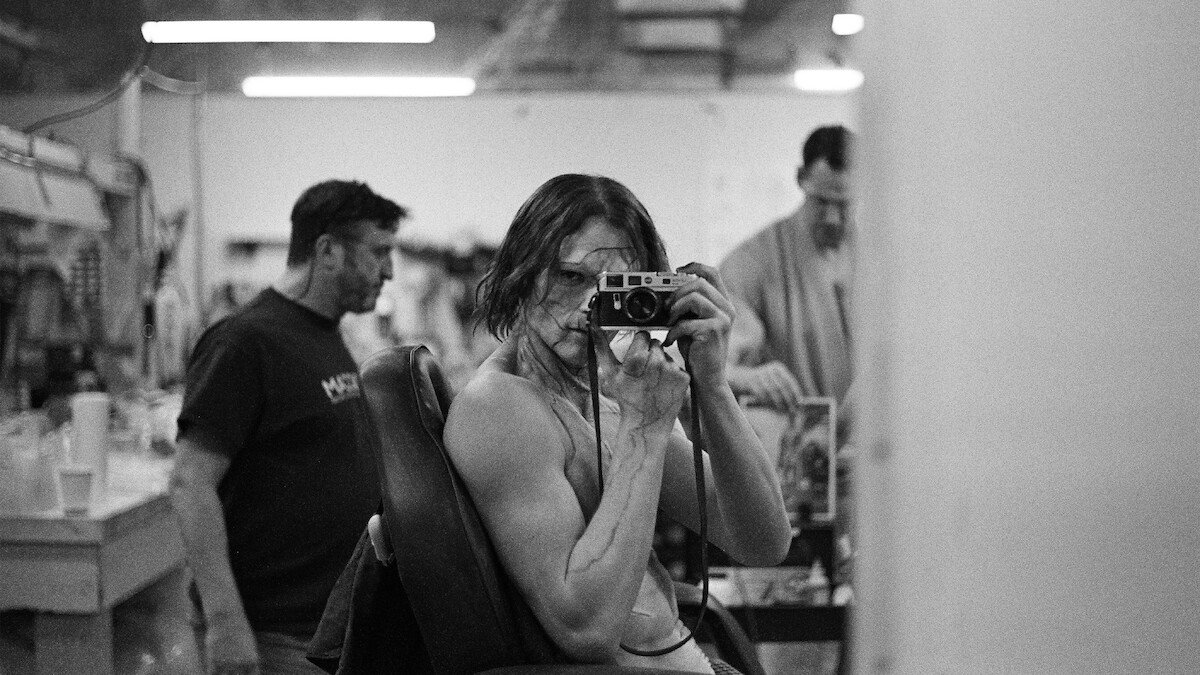 Jacob Elordi takes a photo of himself in the mirror. 