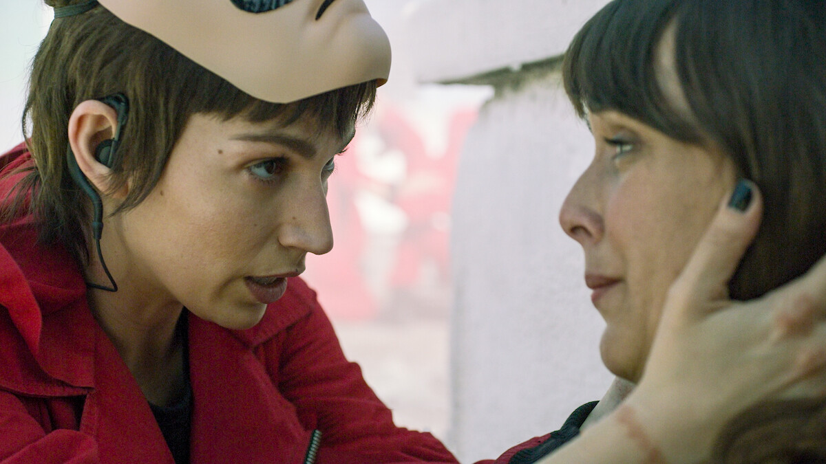 Manila Has a Panic Attack | Money Heist S5E4