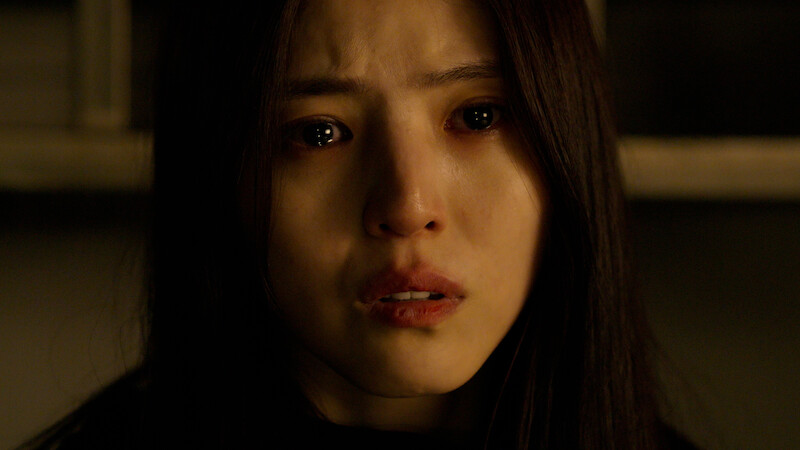 Han So-hee as Yoon Chae-ok shows a distressed expression in Season 2 of 'Gyeongseong Creature'