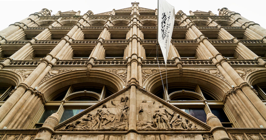 Re-creating 281 Park Avenue Required the ‘Inventing Anna’ Team to ‘Cheat’
