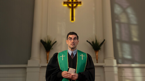 BIG MISTAKES. Dan Levy as Nicky in Episode 103 of BIG MISTAKES. Cr. Spencer Pazer/Netflix © 2025