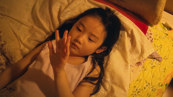 Left-Handed Girl. Nina Ye as I-Jing in Left-Handed Girl. Cr. LEFT-HANDED GIRL FILM PRODUCTION CO, LTD © 2025.