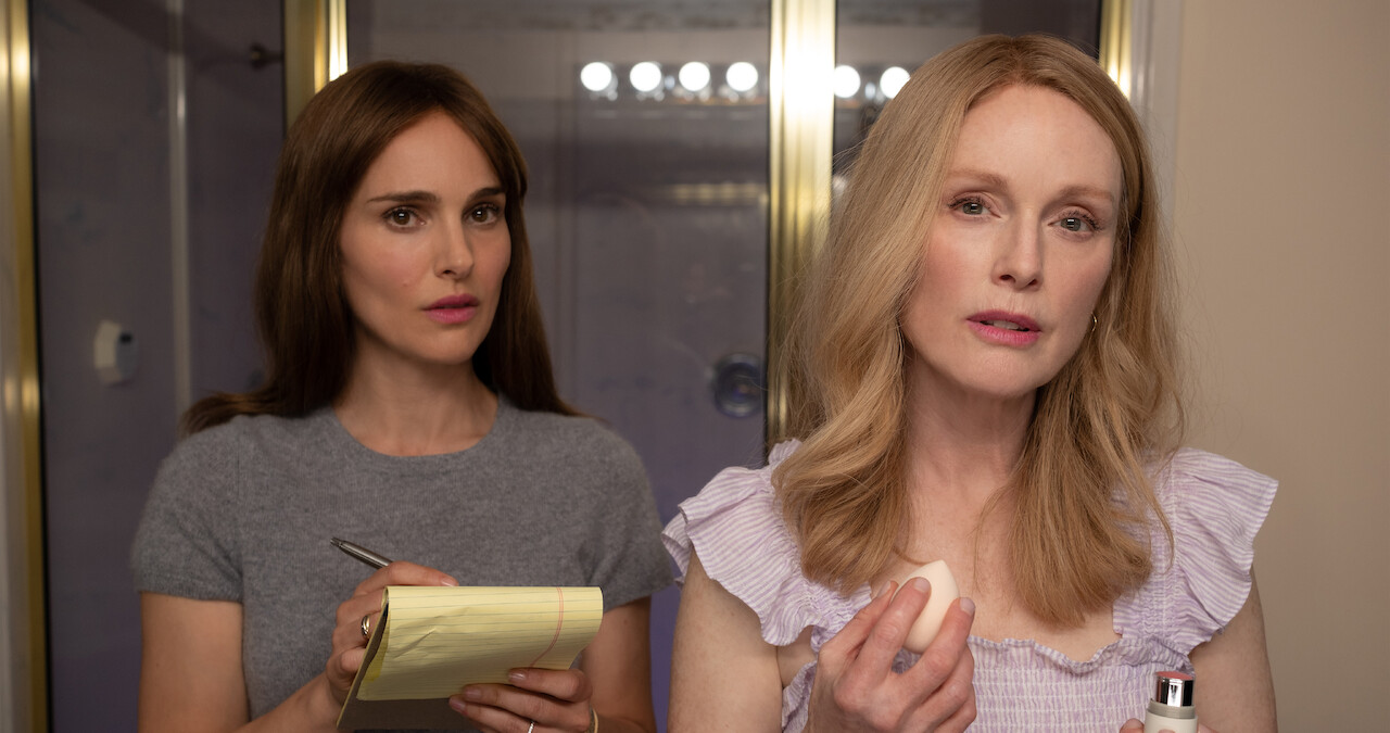(L to R) Natalie Portman as Elizabeth Berry and Julianne Moore as Gracie Atherton-Yoo in May December