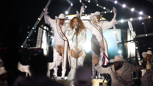 Beyoncé performing with dancers during the NFL Christmas Day Game halftime show.