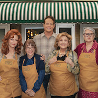 Susan Sarandon as Gia, Talia Shire as Teresa, Vince Vaughn as Joe Scaravella, Brenda Vaccaro as Antonella and Lorraine Bracco as Roberta in 'Nonnas'