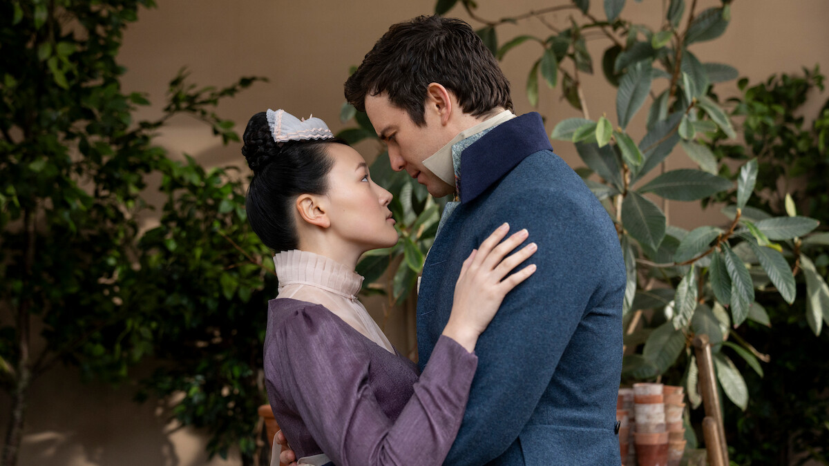 Bridgerton. (L to R) Yerin Ha as Sophie Baek, Luke Thompson as Benedict Bridgerton in episode 406 of Bridgerton. Cr. Liam Daniel/Netflix © 2025