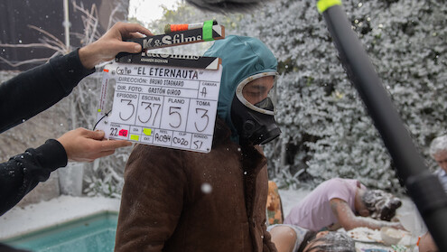 Behind the scenes photo on set of El Eternauta.