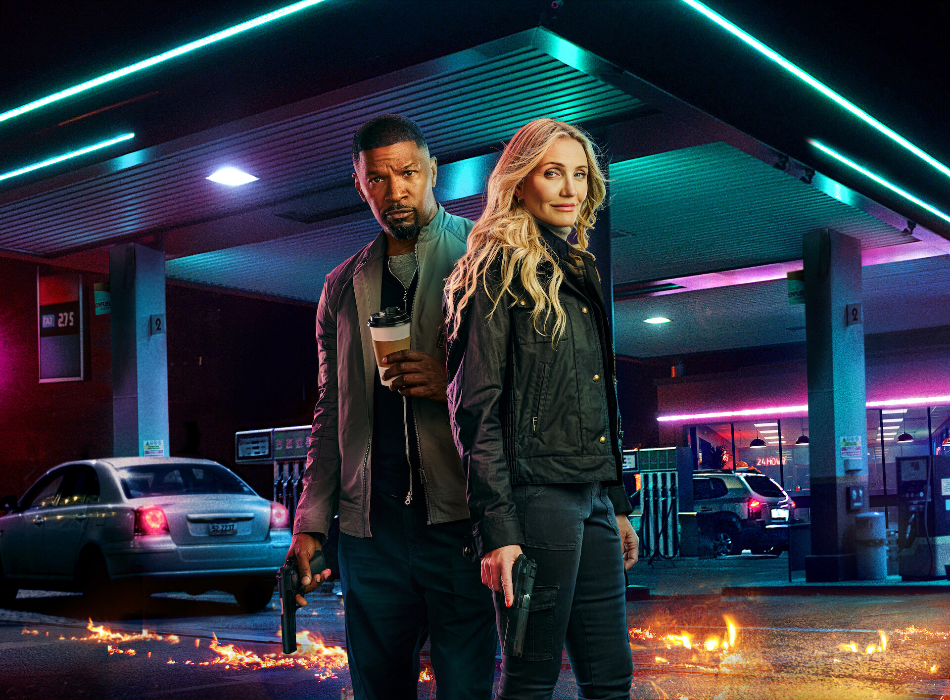 Back in Action - Jamie Foxx and Cameron Diaz holding guns and a latte while looking at the camera