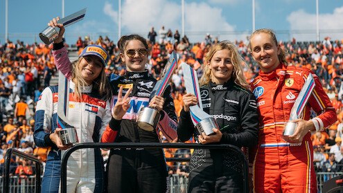 Nerea Martí, Abbi Pulling, Doriane Pin, and Maya Weug holding trophies.