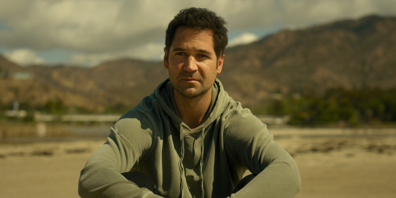 A close up of Manuel Garcia-Rulfo playing Mickey Haller on the beach in 'The Lincoln Lawyer'