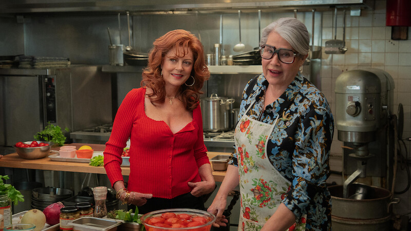 Susan Sarandon as Gia and Lorraine Bracco as Roberta in 'Nonnas'