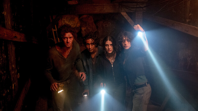 Ella Rubin, Michael Cimino, Belmont Cameli, Odessa A’zion star in UNTIL DAWN.