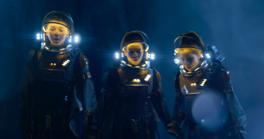 Jump | Lost in Space S3E1