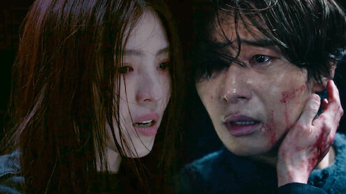 A man and woman in distress in Season 2 of Gyeongseong Creature