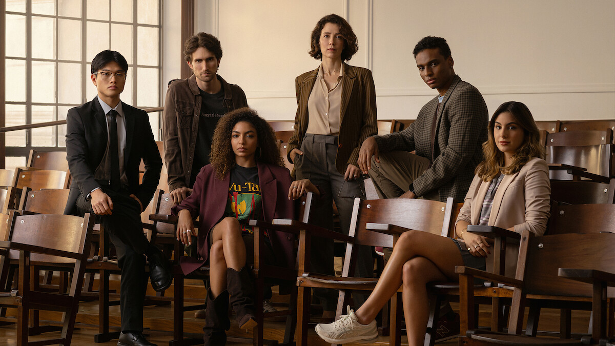 Elenco de 'Habeas Corpus' reunido em uma sala da universidade de direito