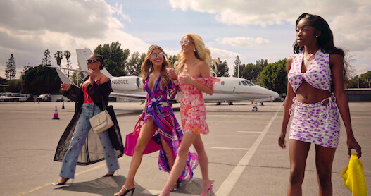 Amanza, Chrishell, Emma and Chelsea arrive at airport.