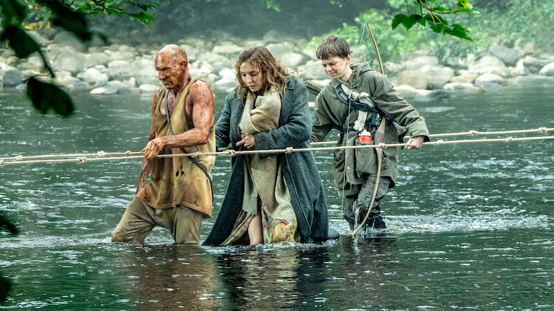 Ralph Fiennes, Jodie Comer, and Alfie Williams in '28 Years Later' 