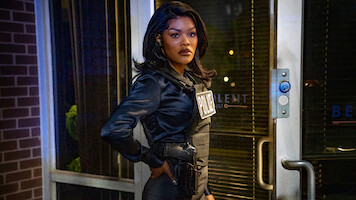 Straw. Teyana Taylor as Officer Kay Raymond in Straw. Cr. Chip Bergmann/Perry Well Films 2/Courtesy Netflix ©2025