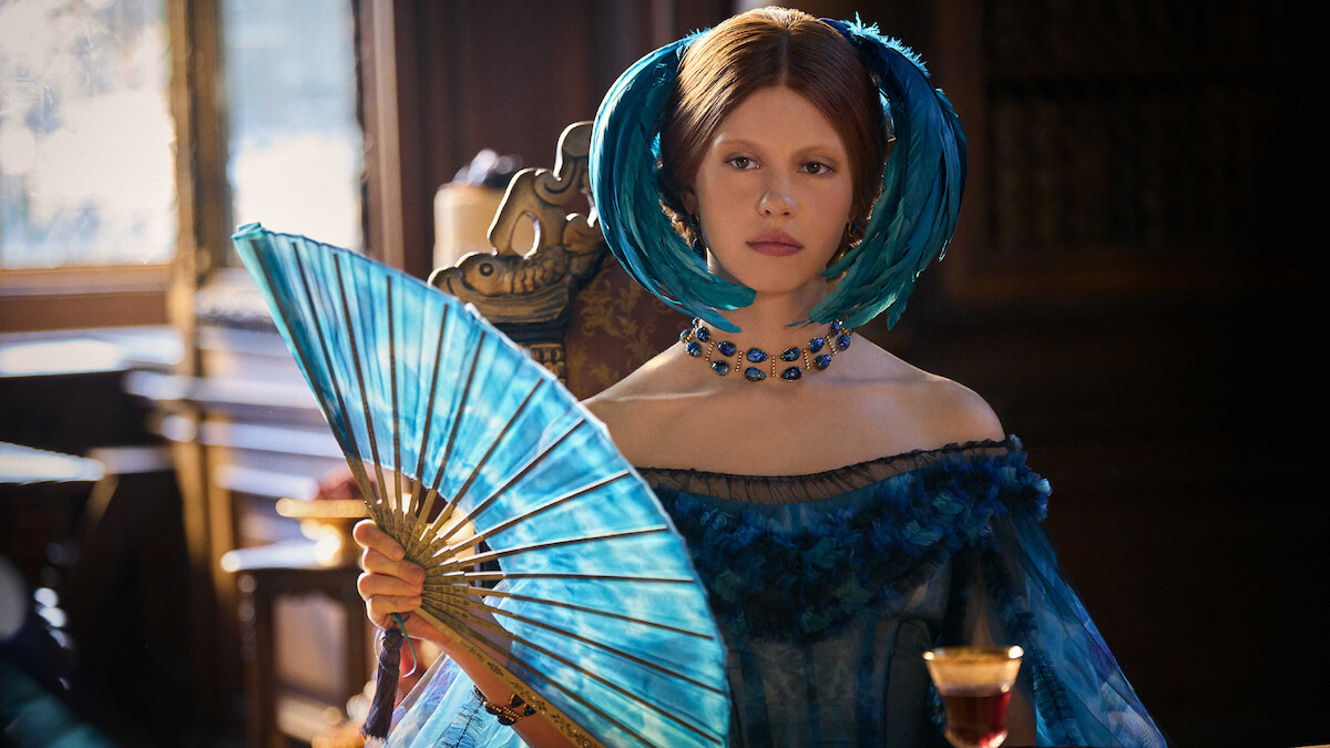 Mia Goth como Elizabeth em 'Frankenstein'.