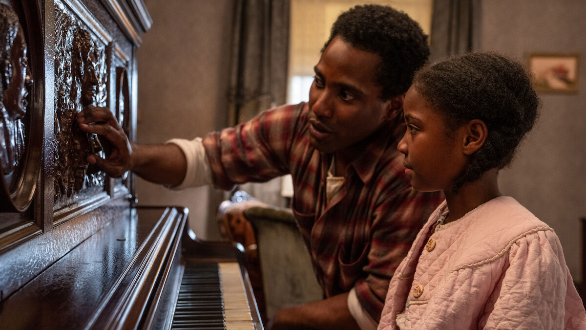 John David Washington as Boy Willie and Skylar Smith as Maretha in 'The Piano Lesson.'