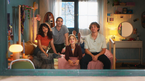 A Set Visit With The Cast Of ‘A Través del Mar’