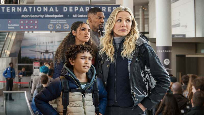 Rylan Jackson as Leo, McKenna Roberts as Alice, Jamie Foxx as Matt, and Cameron Diaz as Emily in 'Back In Action'.