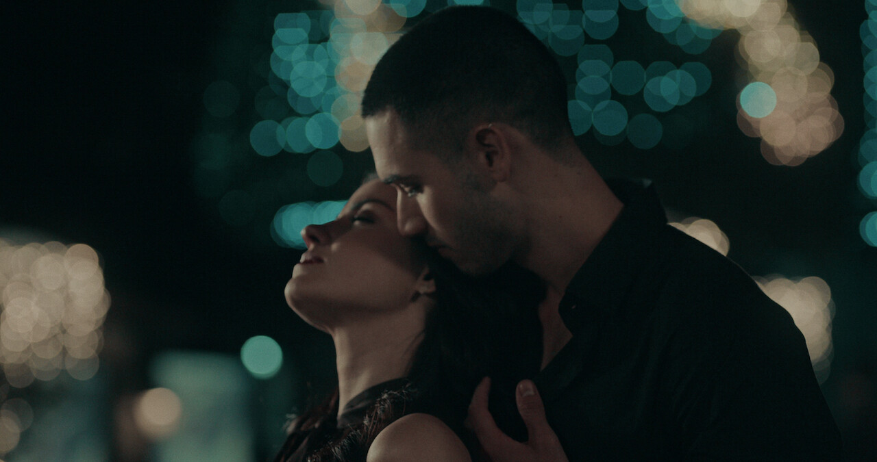 Alma Meets Darío | Dark Desire S1E1