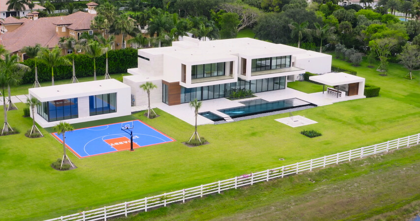 An image of a modern-style mansion in the Tampa Bay area