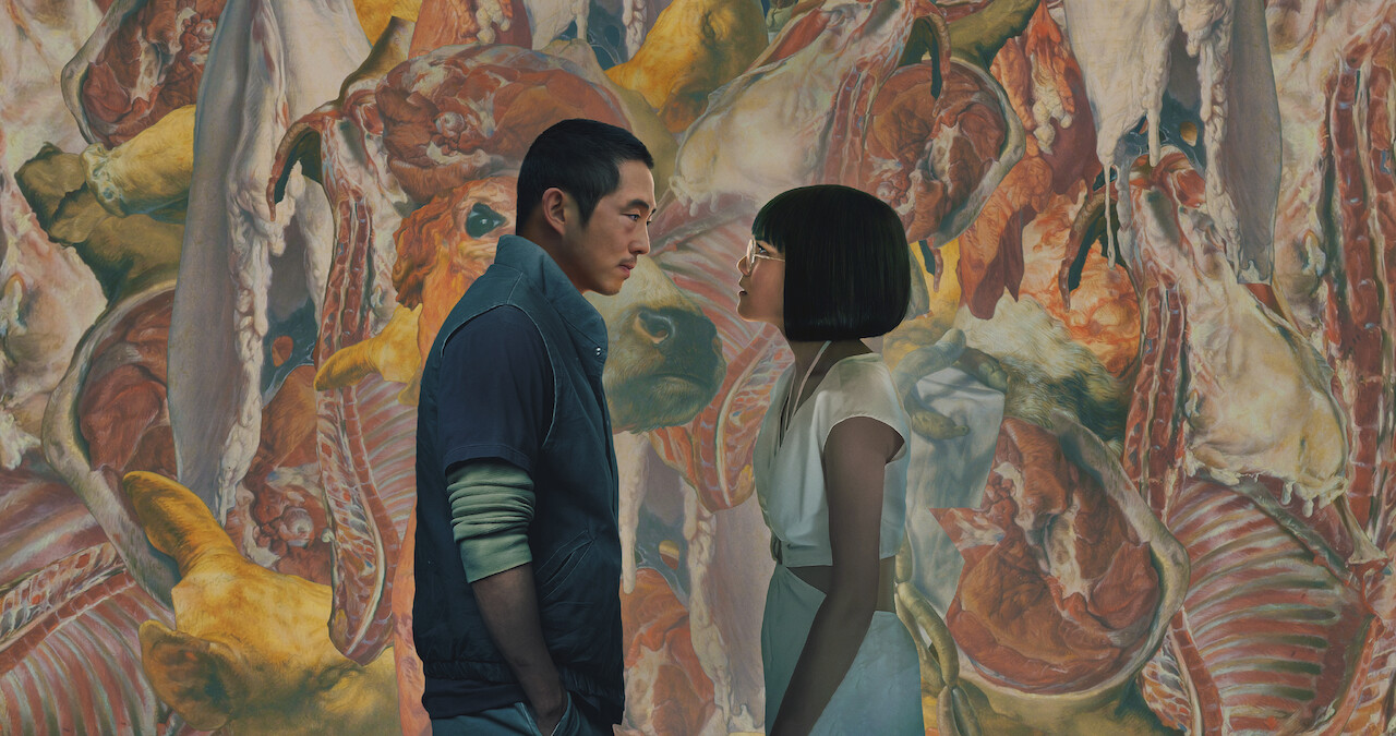 Steven Yeun como Danny e Ali Wong como Amy na temporada 1 de Treta.