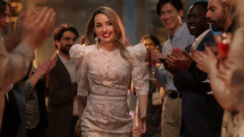 Kaitlyn Dever as Belle in 'Apple Cider Vinegar'