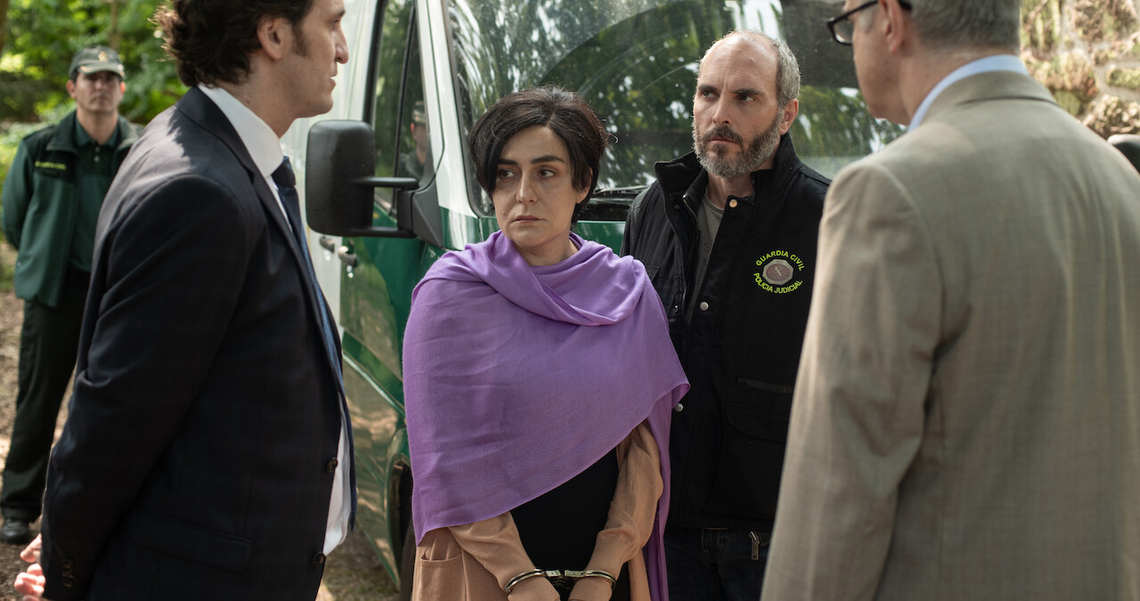 Raúl Arevalo as Rodrigo Serrano, Candela Peña as Rosario, Tito Asorey as Turrientes, and Tristán Ulloa as Alfonso