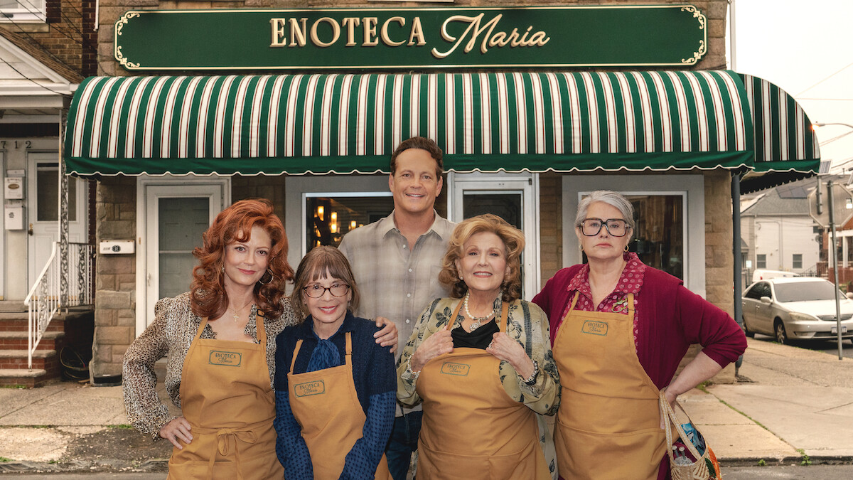 Susan Sarandon as Gia, Talia Shire as Teresa, Vince Vaughn as Joe Scaravella, Brenda Vaccaro as Antonella, and Lorraine Bracco as Roberta in Nonnas.
