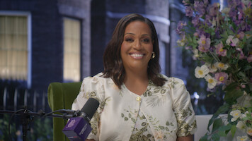 Alison Hammond no trailer de ‘Bridgerton: O Podcast Oficial’