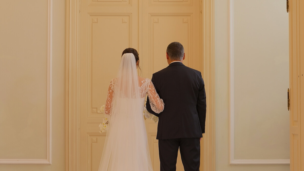 A 'Love Is Blind: Germany' single on her wedding day waits behind a door with her back facing the viewer.