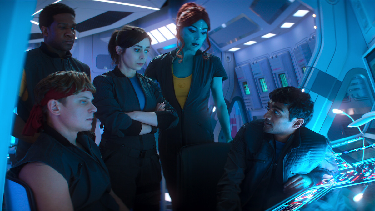 Billy Magnussen, Osy Ikhile, Cristin Milioti, Milanka Brooks, and Paul G. Raymond in Season 7 of ‘Black Mirror’ in Season 7 of ‘Black Mirror’