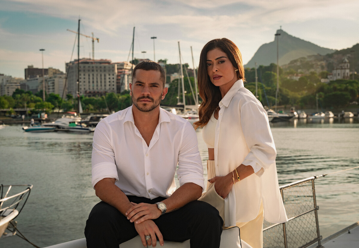 Thumbnail da série "Os Donos do Jogo" com Juliana Paes e André Lamoglia no Rio de Janeiro