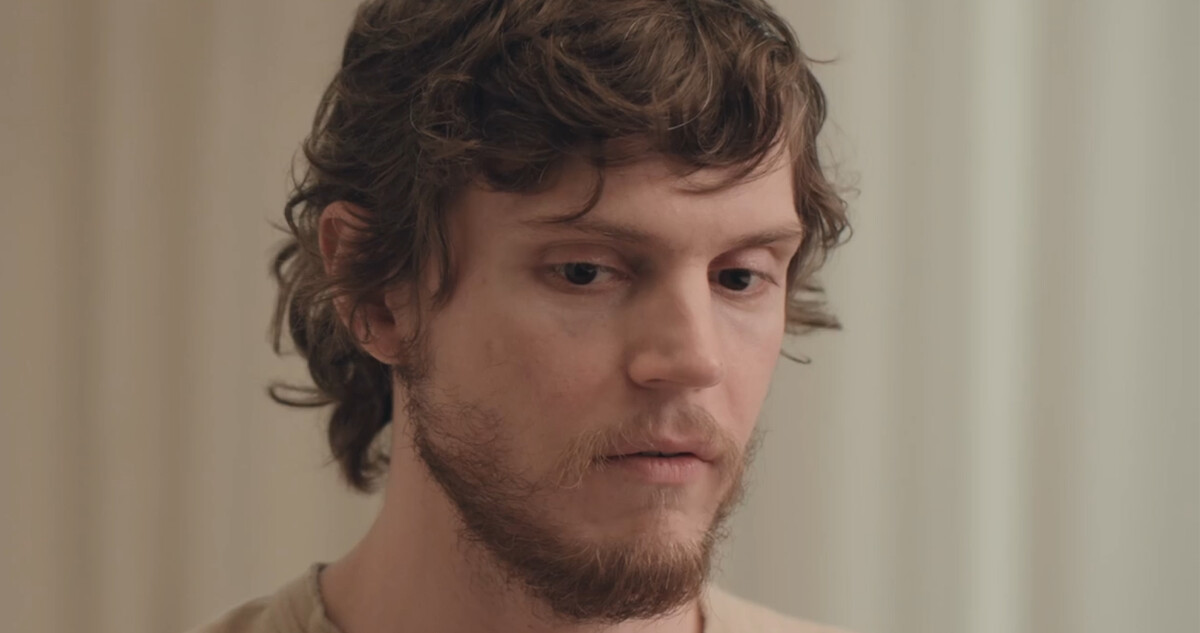 Evan Peters Delves into ‘DAHMER - Monster: The Jeffrey Dahmer Story’