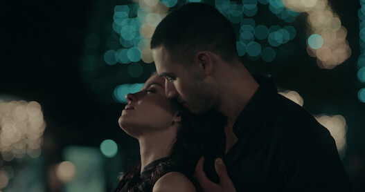 Alma Meets Darío | Dark Desire S1E1