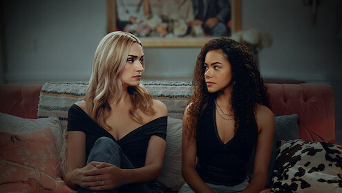 Brianne Howey como Georgia Miller e Antonia Gentry como Ginny Miller na temporada 3 de ‘Ginny e Georgia’