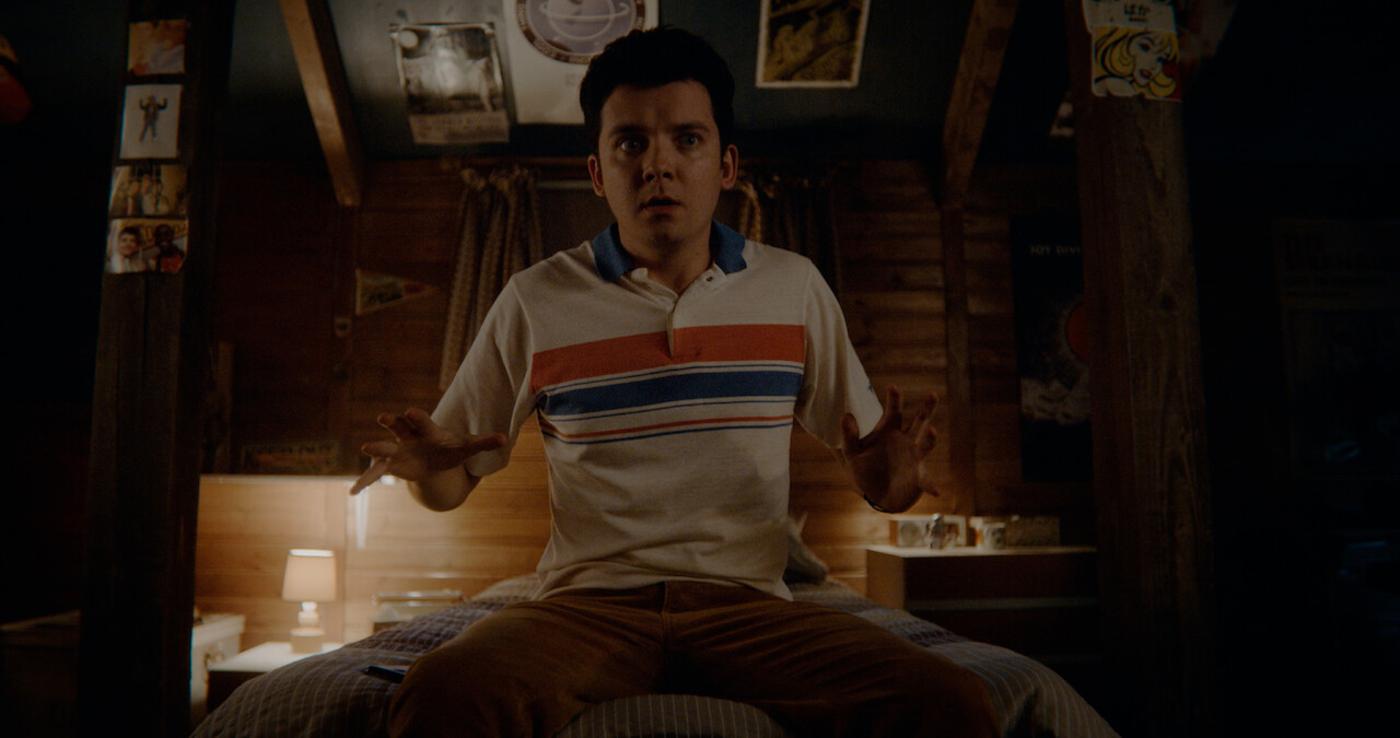 Asa Butterfield as Otis Milburn sits on his bed in Season 4 of 'Sex Education.'