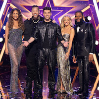 Chrissy Teigen, Jelly Roll, TJ Salta, Sarah Michelle Gellar, and Anthony Anderson dressed in sparkling outfits stand smiling together on a stage with a star-shaped backdrop and dramatic purple lighting, confetti on the floor, and a festive atmosphere
