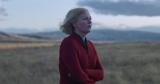 Hero Image: Kirsten Dunst Avoided Her Co-Star When Filming ‘The Power of the Dog’